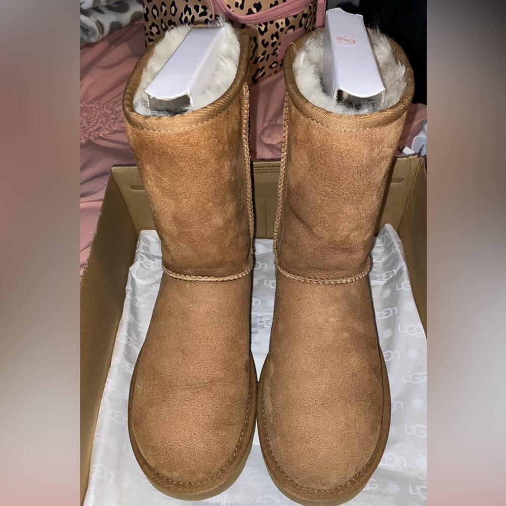 UGG - Picture 2 of 5